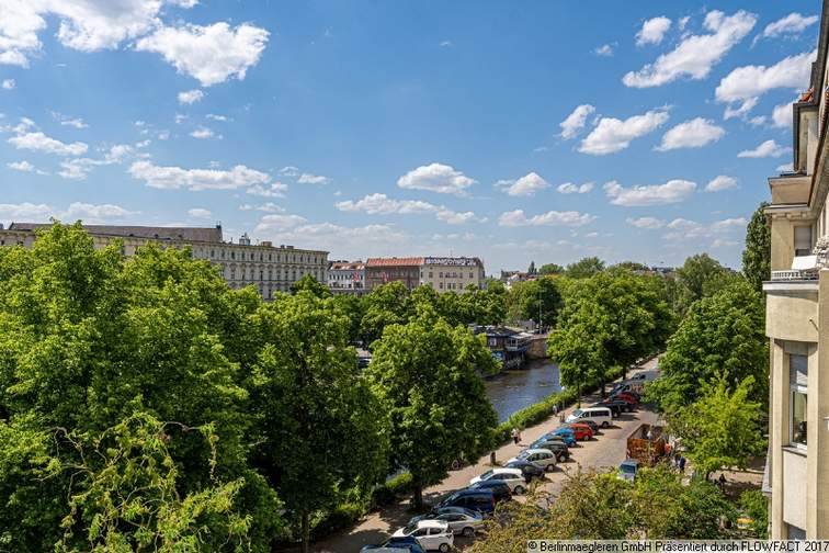 Blick aus dem Vorderhaus zum Paul-Lincke-Ufer